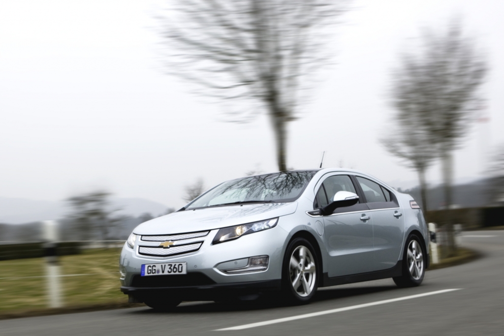 Der Chevrolet Volt ist ein Plug-in-Hybrid-Auto, das die meiste Zeit fast geräuschlos über die Straßen rollt. 