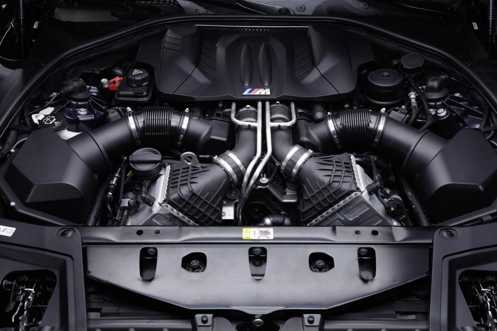 Der neue BMW M5 hat acht Zylinder und mit 560 PS mehr Leistung als jemals ein M-Modell zuvor. 