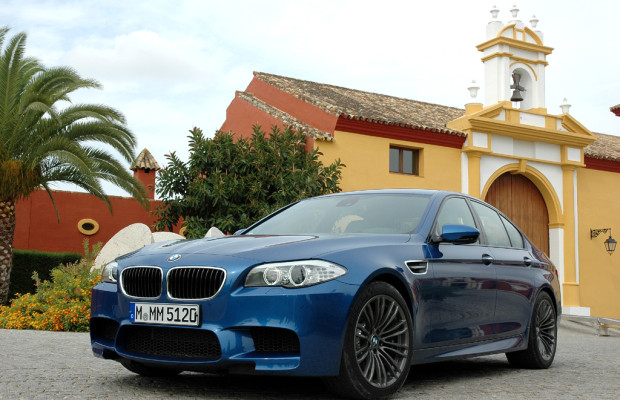 Die M(acht)-Demonstration: BMW lässt neuen 560-PS-M5 gleich doppelt befeuern