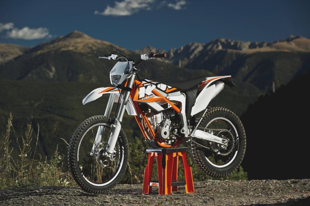 Die neue KTM Freeride 350 wiegt nur 99 Kilogramm und ist ab Frühjahr 2012 erhältlich. 