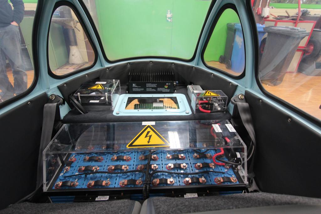 Dort wo früher mal ein Einzylinder mit 200 Kubikzentimetern Hubraum knatterte, surrt jetzt ein handlicher Elektromotor