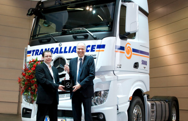 Erster Mercedes-Benz Actros Euro VI geht nach Frankreich