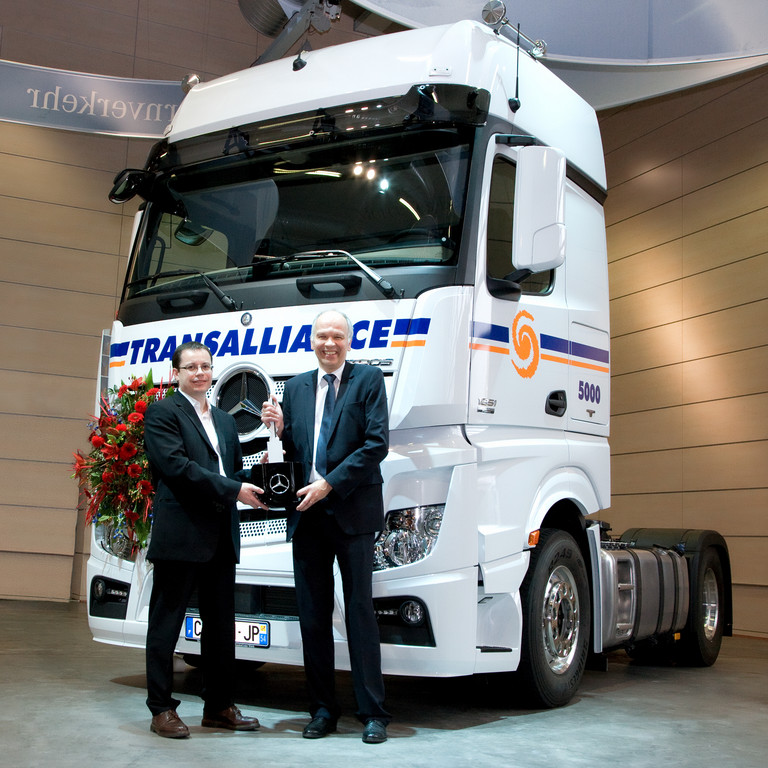 Erster Mercedes-Benz Actros Euro VI geht nach Frankreich