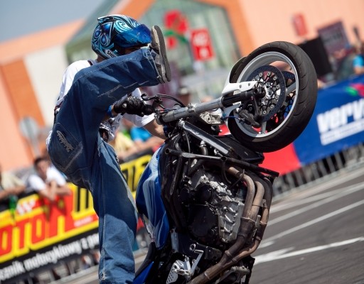 Fighterama 2011: Stuntshow, Dragster & Bournout-Contest zur Motorrad Sport & Tuning Messe