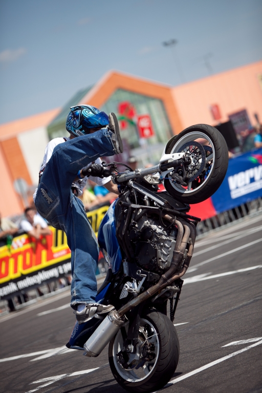 Fighterama 2011: Stuntshow, Dragster & Bournout-Contest zur Motorrad Sport & Tuning Messe