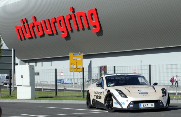 Fliegender Finne: E-Sportwagen mit neuem Nordschleifenrekord