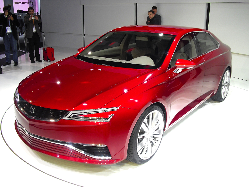 Formschöne Seat-Mittelklasse-Limousinen Studie bei der IAA. 