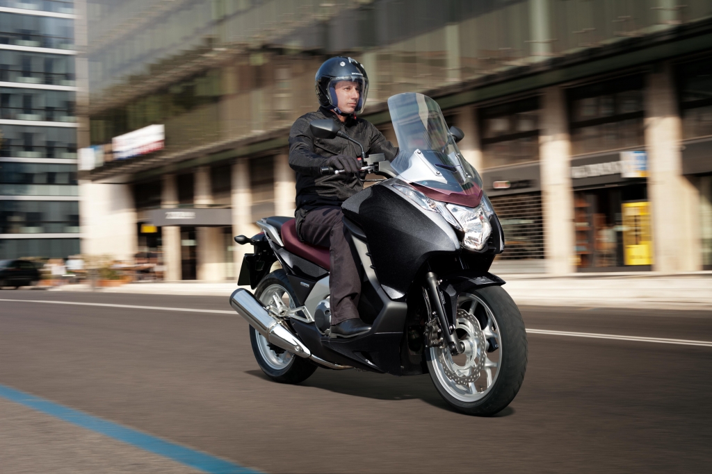Honda Integra: Neuer Großroller soll Motorrad-Leistung mit Roller-Komfort verbinden
