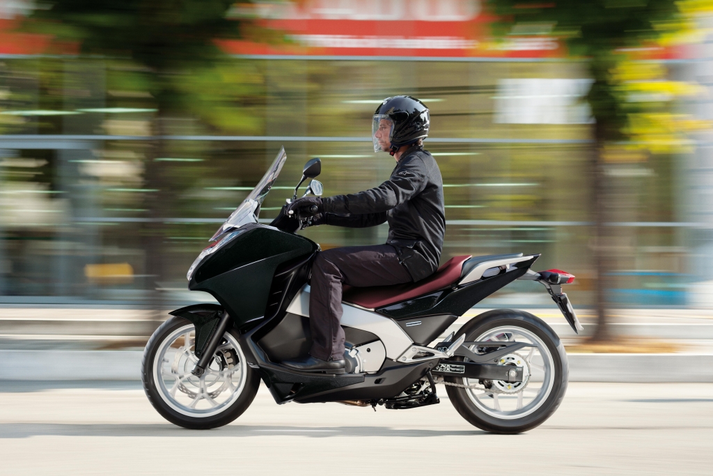 Honda Integra: Neuer Großroller soll Motorrad-Leistung mit Roller-Komfort verbinden