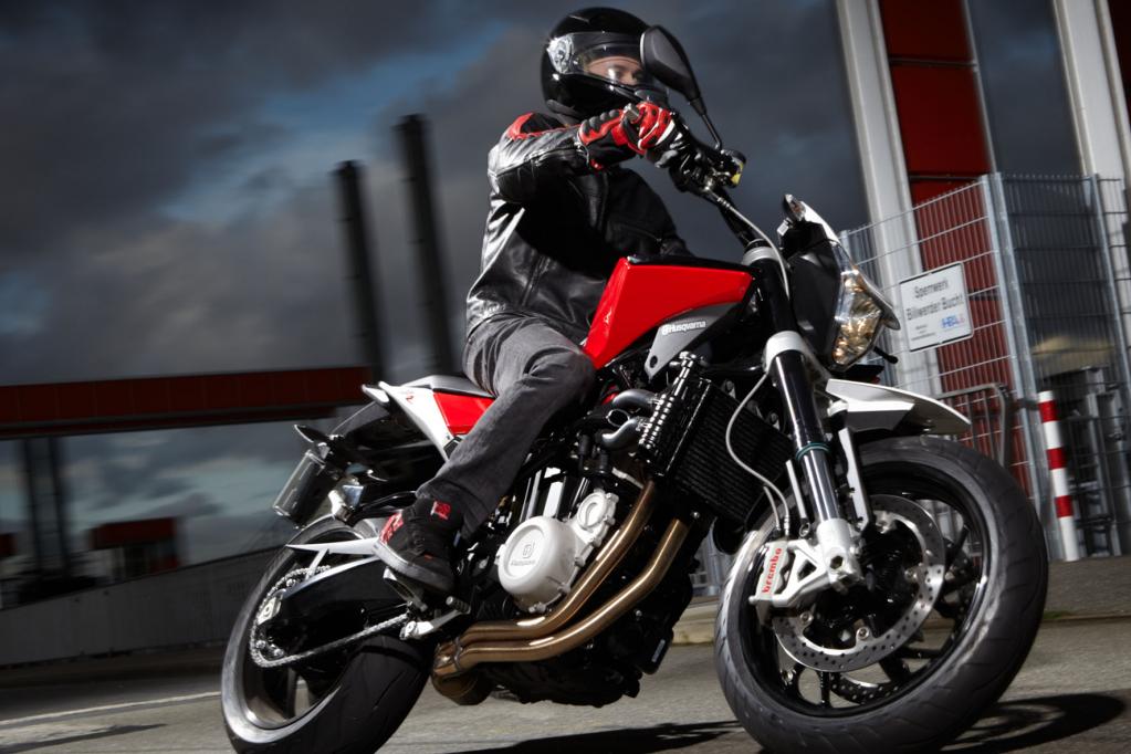 Husqvarna änderte den Rahmen der BMW F800 für das Modell Nuda 900 für mehr Handlichkeit in der Stadt. 