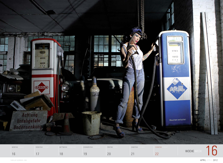 Kunst mit Kurven – „Girls & Legendary US-Cars“ Kalender 2012