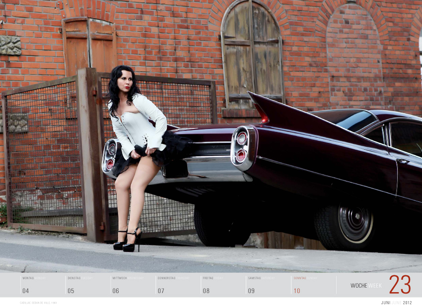 Kunst mit Kurven – „Girls & Legendary US-Cars“ Kalender 2012