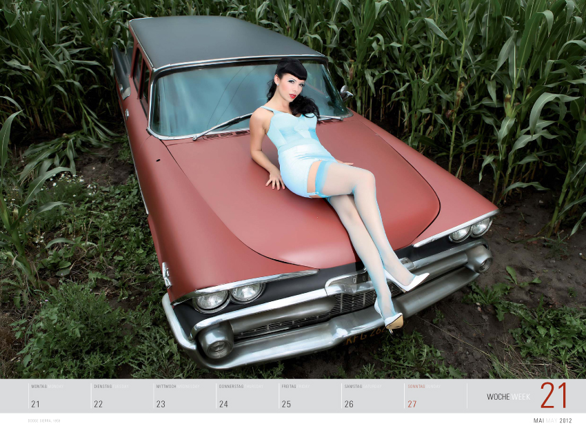 Kunst mit Kurven – „Girls & Legendary US-Cars“ Kalender 2012