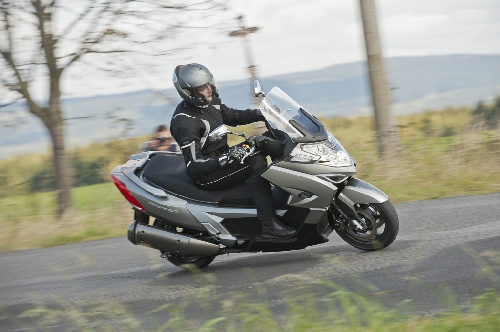 Kymco MyRoad 700i: Mega-Maxi