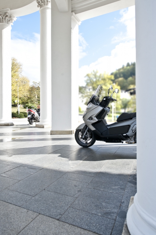 Kymco MyRoad 700i: Mega-Maxi