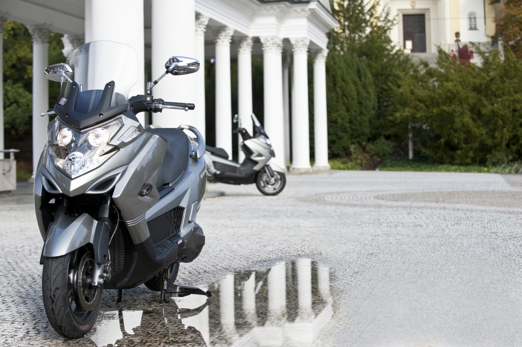 Kymco MyRoad 700i: Mega-Maxi