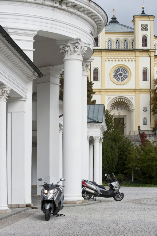 Kymco MyRoad 700i: Mega-Maxi