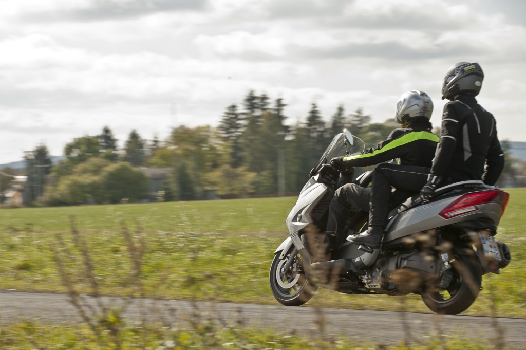 Kymco MyRoad 700i: Mega-Maxi