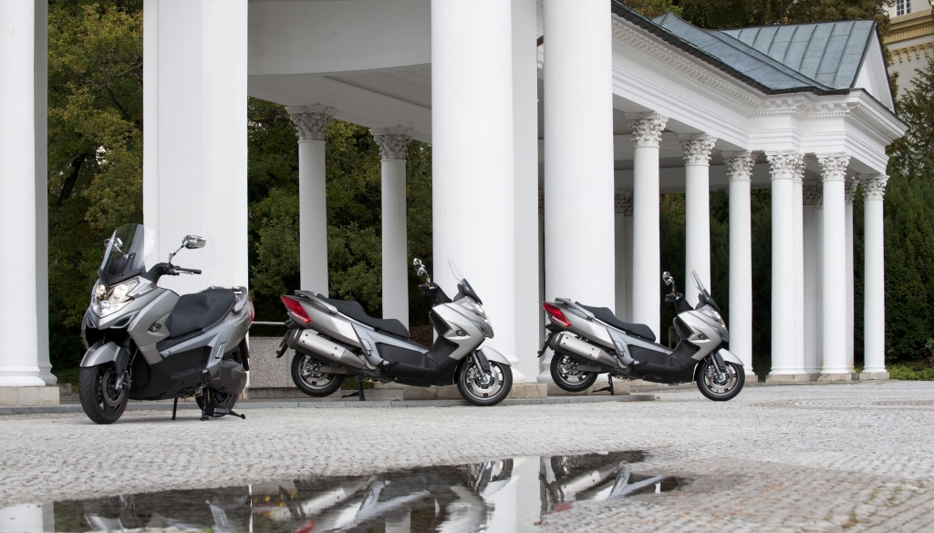 Kymco MyRoad 700i: Mega-Maxi