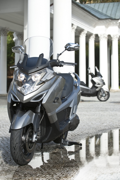 Kymco MyRoad 700i: Mega-Maxi