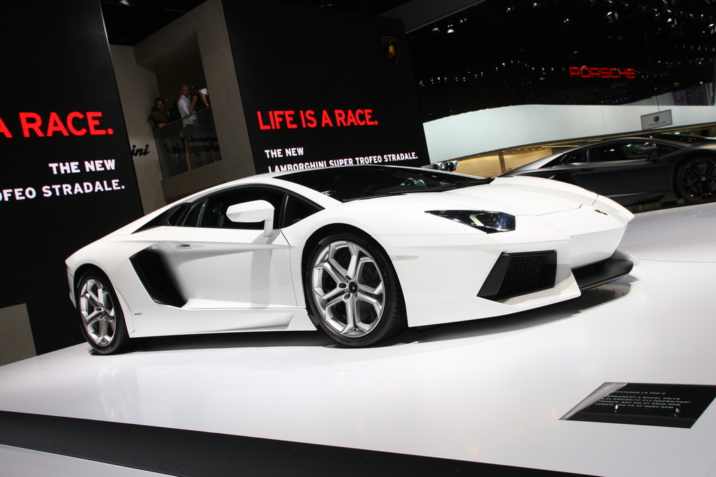 Lamborghini Aventador LP 700-4.