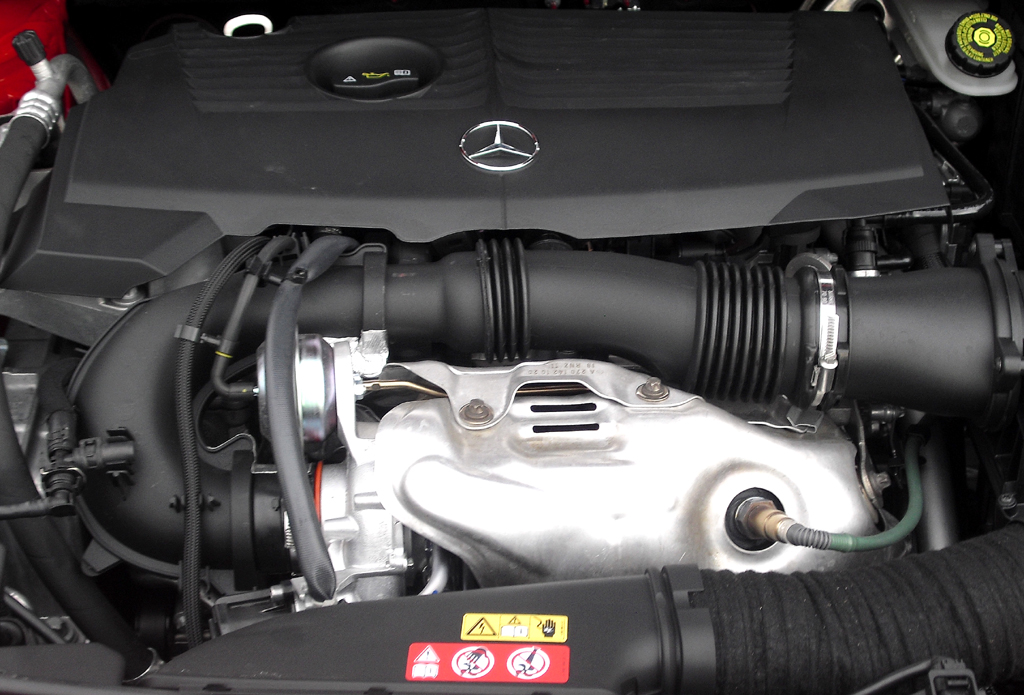 Mercedes B-Klasse: Blick unter die Motorhaube. 