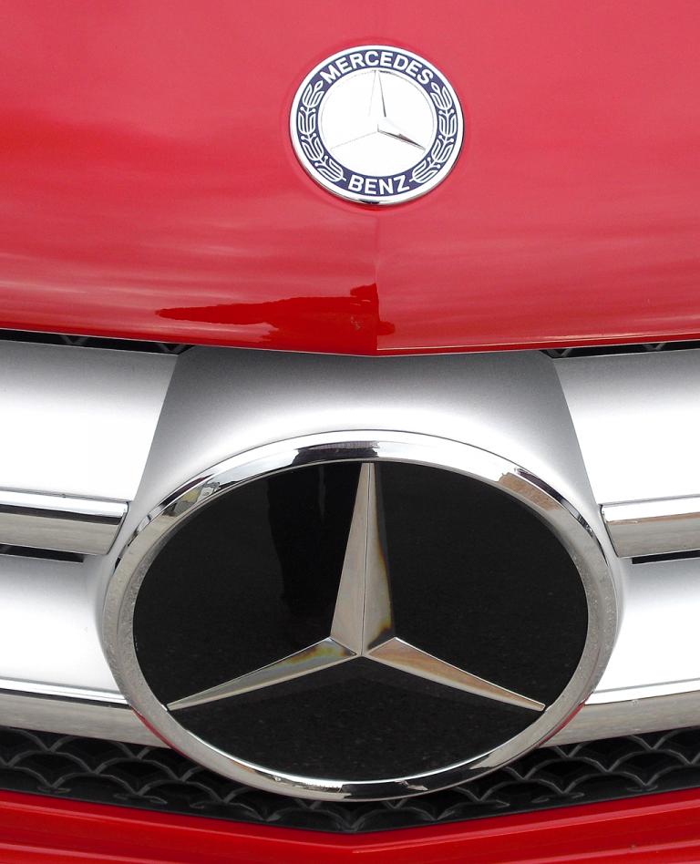 Mercedes B-Klasse: Der große Markenstern sitzt vorn mittig im Kühlergrill. 
