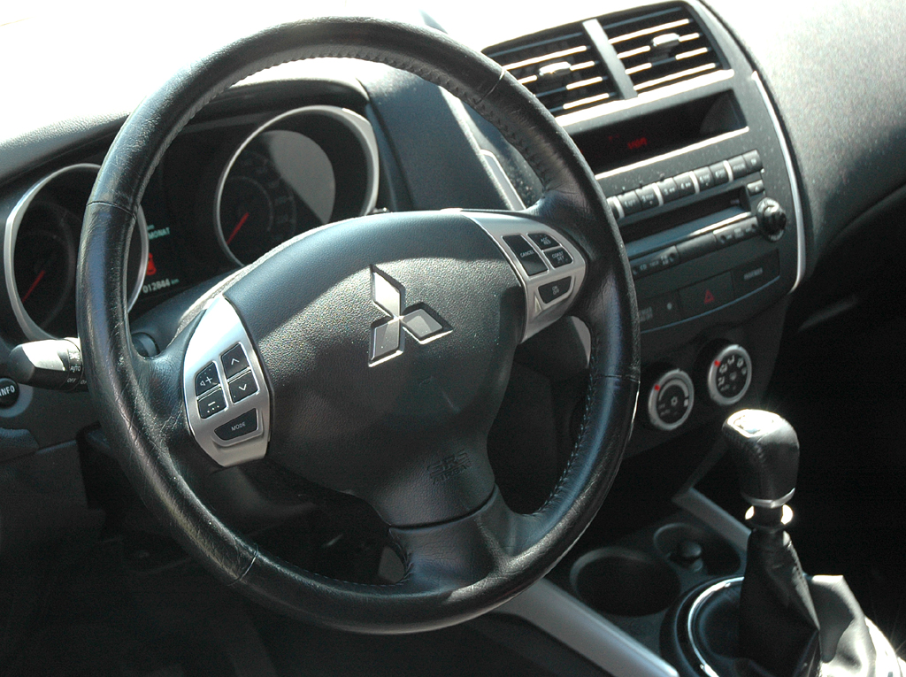 Mitsubishi ASX: Blick ins funktionelll gestaltete Cockpit. 