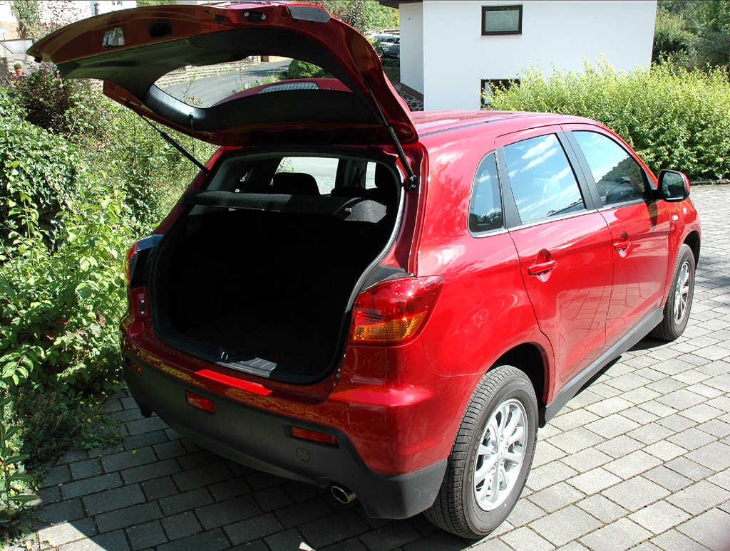 Mitsubishi ASX: Ins Gepäckabteil passen über 400 bis fast 1220 Liter hinein. 