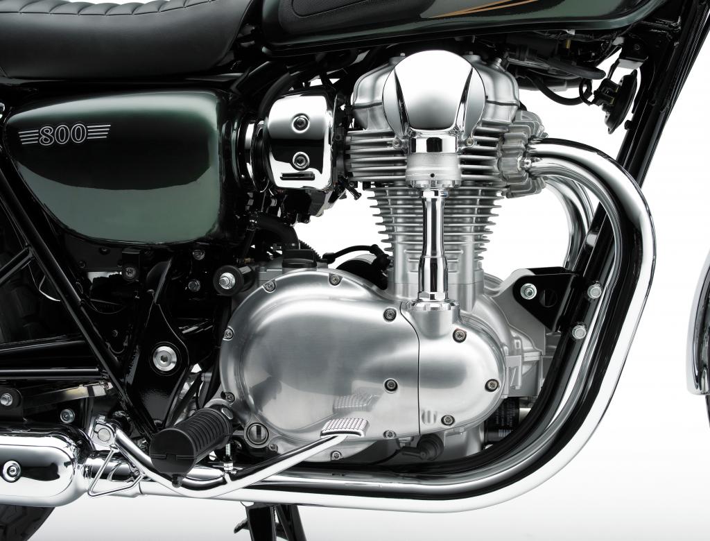 Motor der Kawasaki W800: zwei Zylinder, Ventilbetätigung über aufwendige Königswelle. 