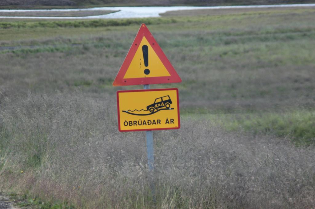 Nicht selten trifft der Autofahrer im Inneren Islands auf solch ein Zeichen