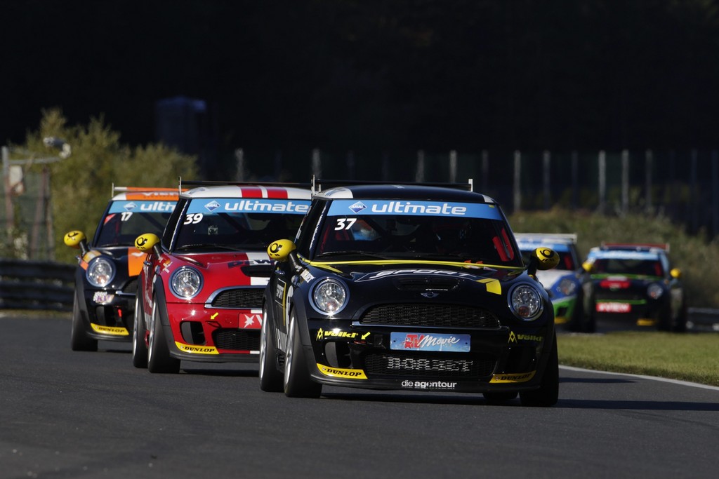 Nico Bastian (vorn) gewann die Mini Challenge 2011.