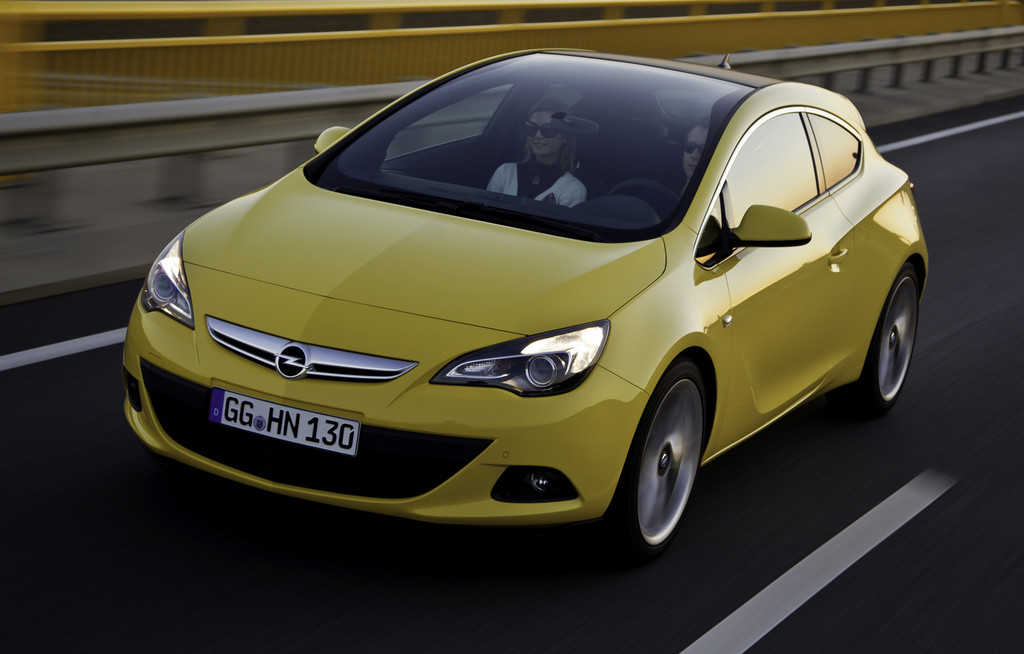 Opel Astra GTC mit Panoramadach.