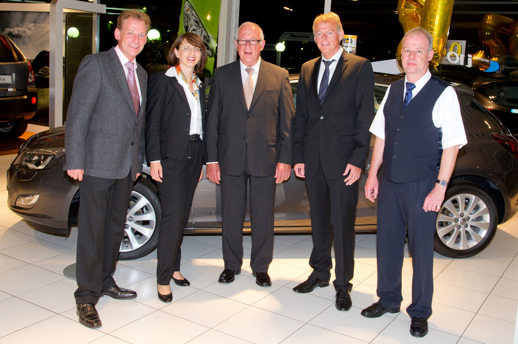 Opel-Autohaus-Nienhaus feiert 50. Geburtstag