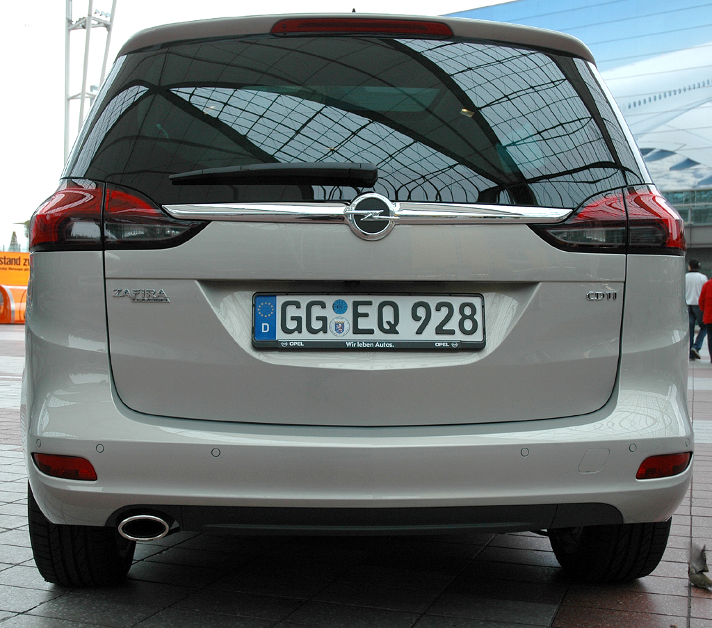 Opel Zafira Tourer: Blick auf die Heckpartie des Kompaktvans. 