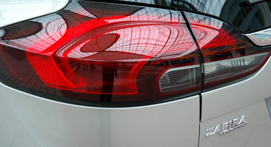 Opel Zafira Tourer: Moderne Leuchteinheit hinten mit Modellschriftzug. 