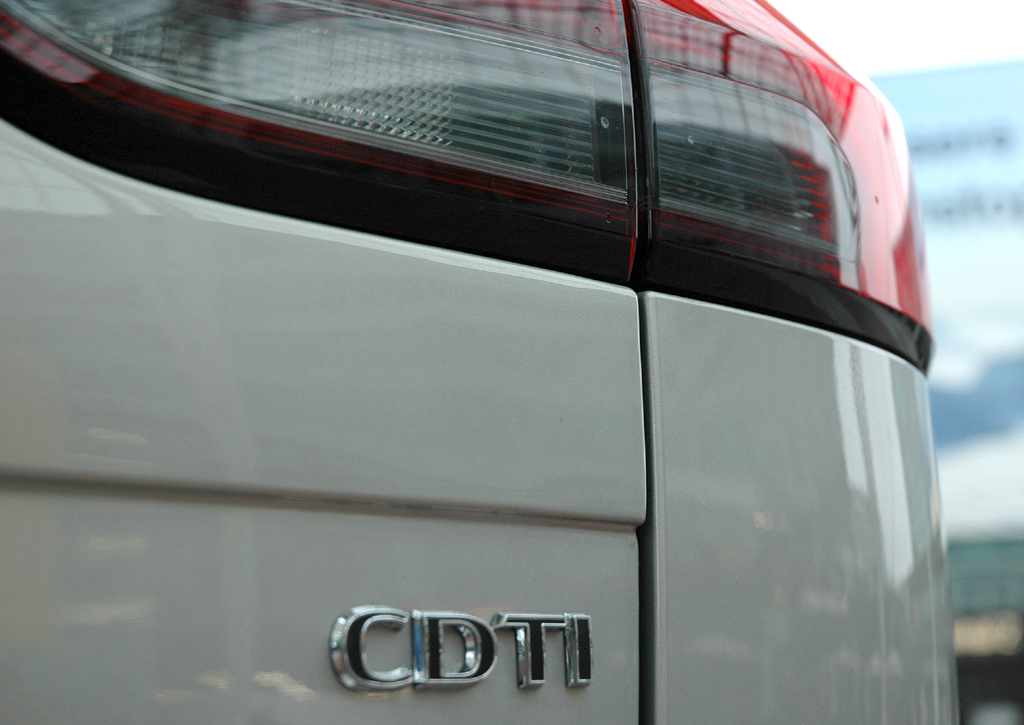 Opel Zafira Tourer: Moderne Leuchteinheit hinten mit Motorisierungsschriftzug. 