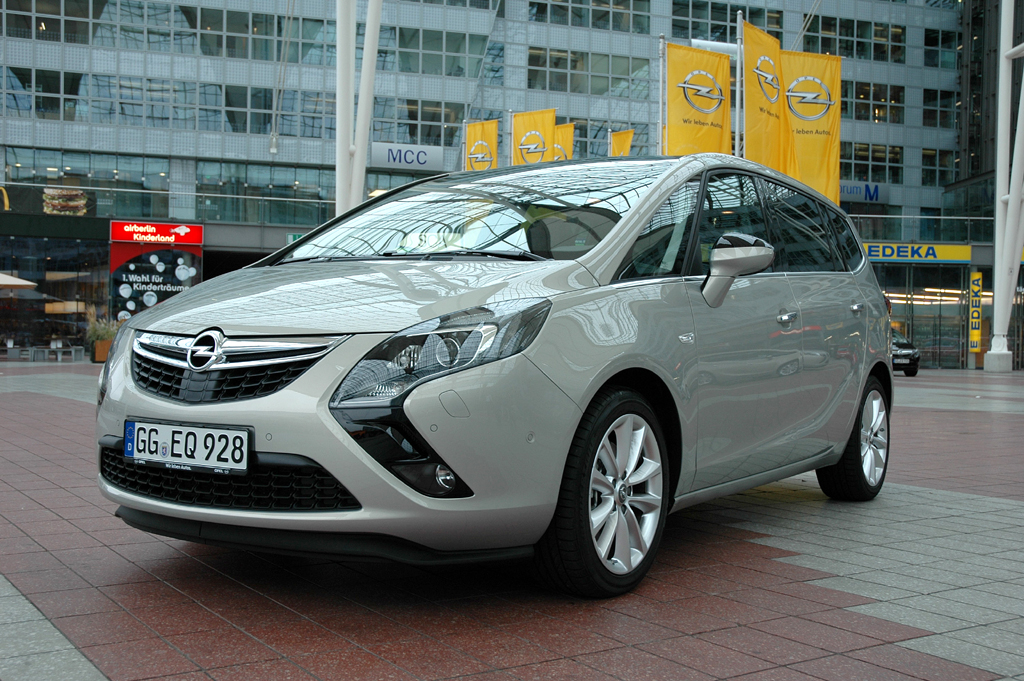 Opels Zafira Tourer lehnt sich an Insignia, Astra, Meriva und Ampera an. 