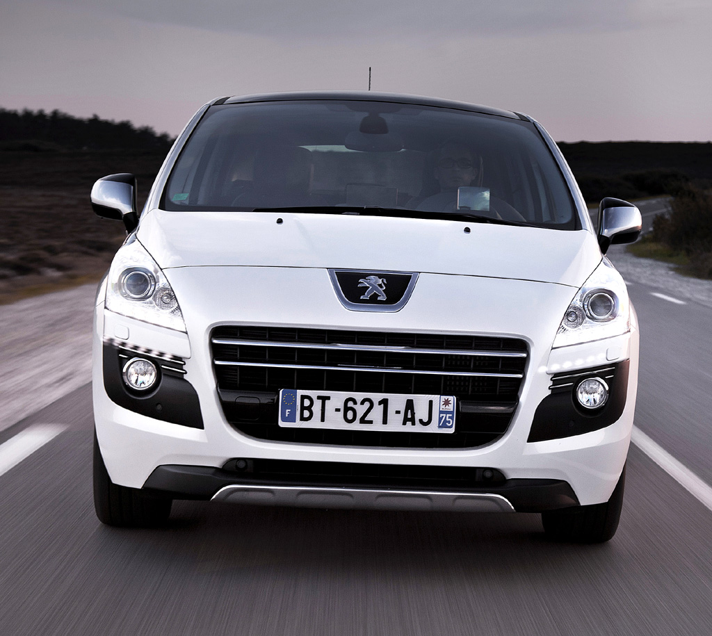 Peugeot 3008 Hybrid4: Blick auf die Frontpartie. 