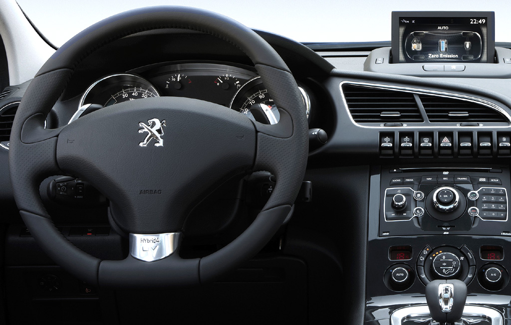 Peugeot 3008 Hybrid4: Blick ins Cockpit. 
