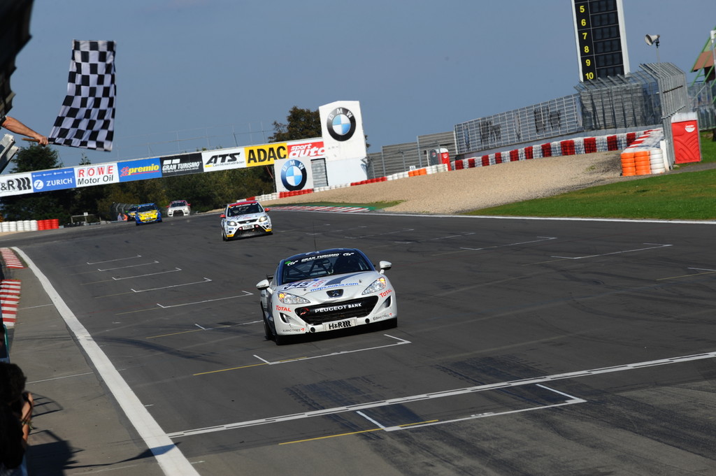 Peugeot RCZ von Michael Bohrer, Jürgen Nett und Stéphane Caillet.