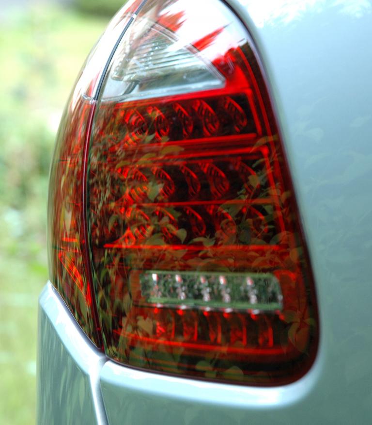 Porsche Cayenne Diesel: Moderne Leuchteinheit hinten. 