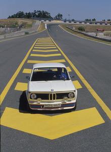 Rezension: Car Design Europe. © Car Design Europe - Myths, Brands, People, BMW 2002 Turbo, 1973, edited by Paolo Tumminelli, published by teNeues, www.teneues.com. Photo © BMW Group Archiv. 