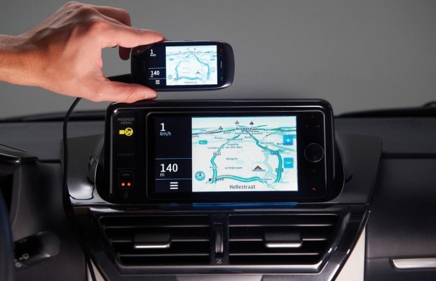 Smartphone wird zur Kommunikationszentrale im Auto