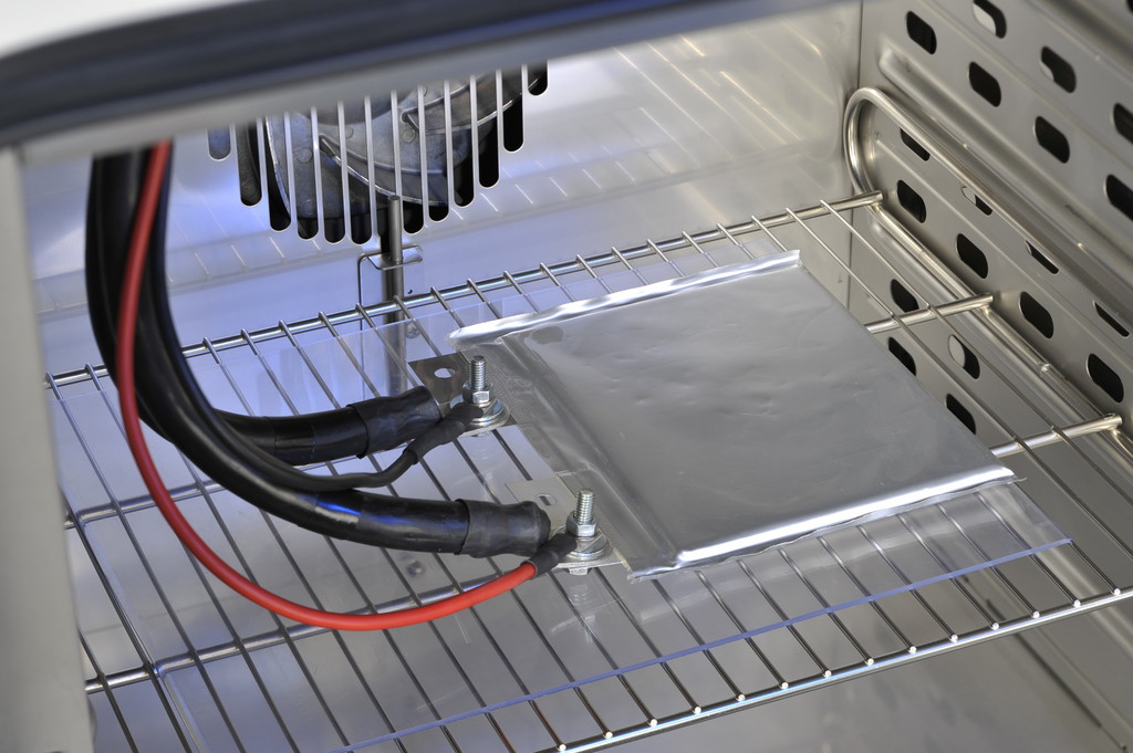 TÜV Süd eröffnet in Garching Batterietestzentrum