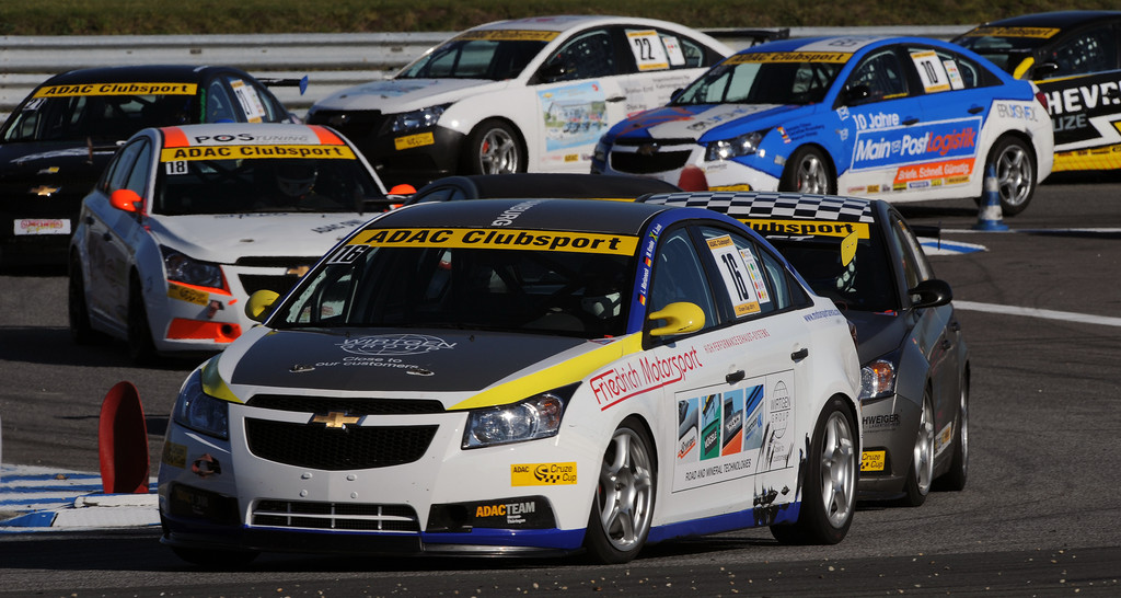 Team Motorsport-Arena gewinnt ADAC-Cruze-Cup