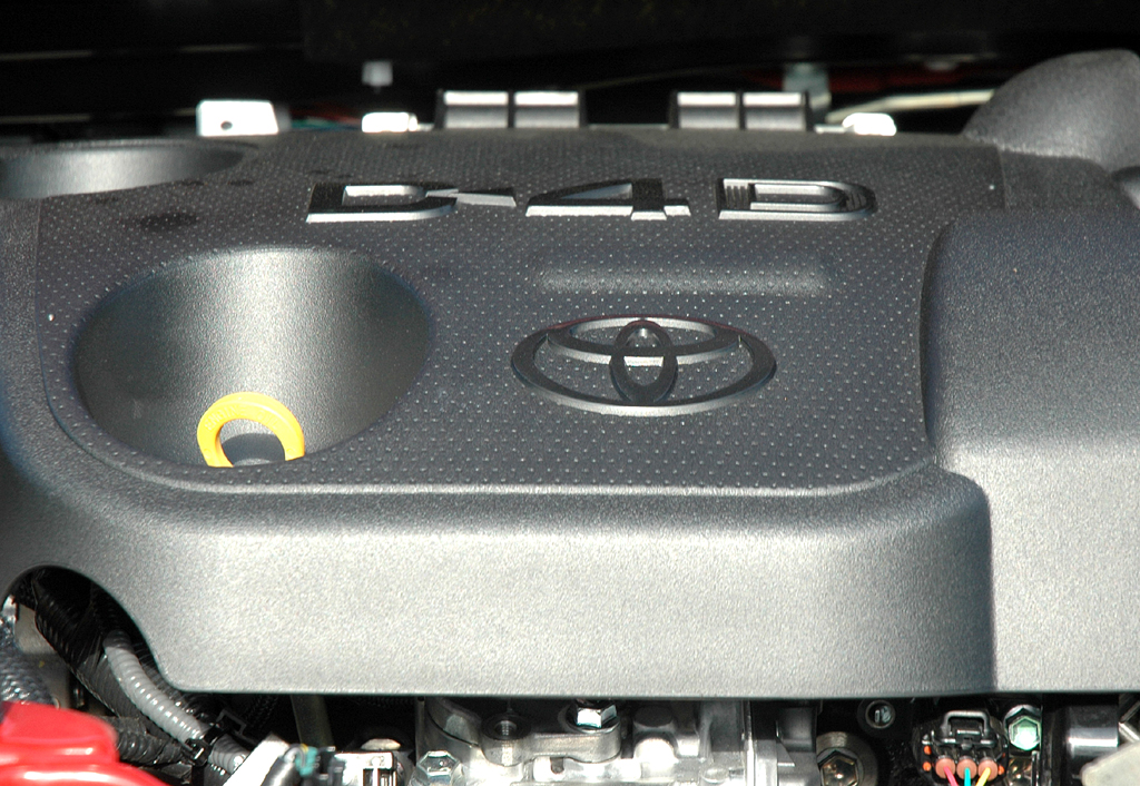 Toyota Yaris: Blick unter die Haube, hier des 1,4-Liter-Selbstzünders. 