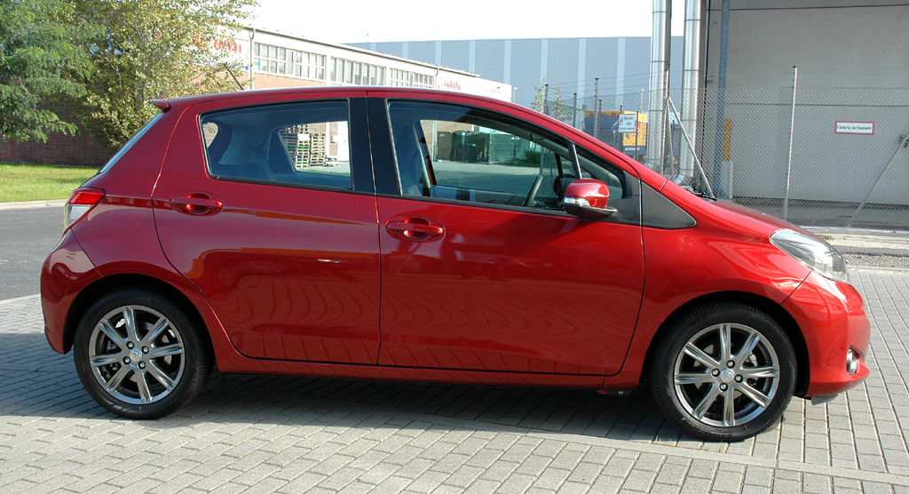 Toyota Yaris: Und so sieht das kleine Stadtauto von der Seite aus.