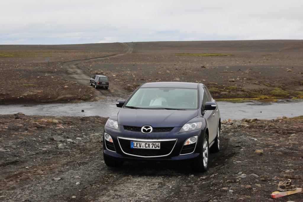 Und auch der Mazda CX-7 passiert die Stelle