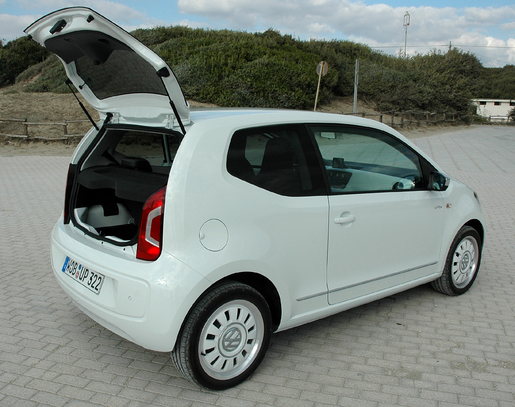 VW Up: Ins Gepäckabteil passen 251 bis 951 Litern hinein. 
